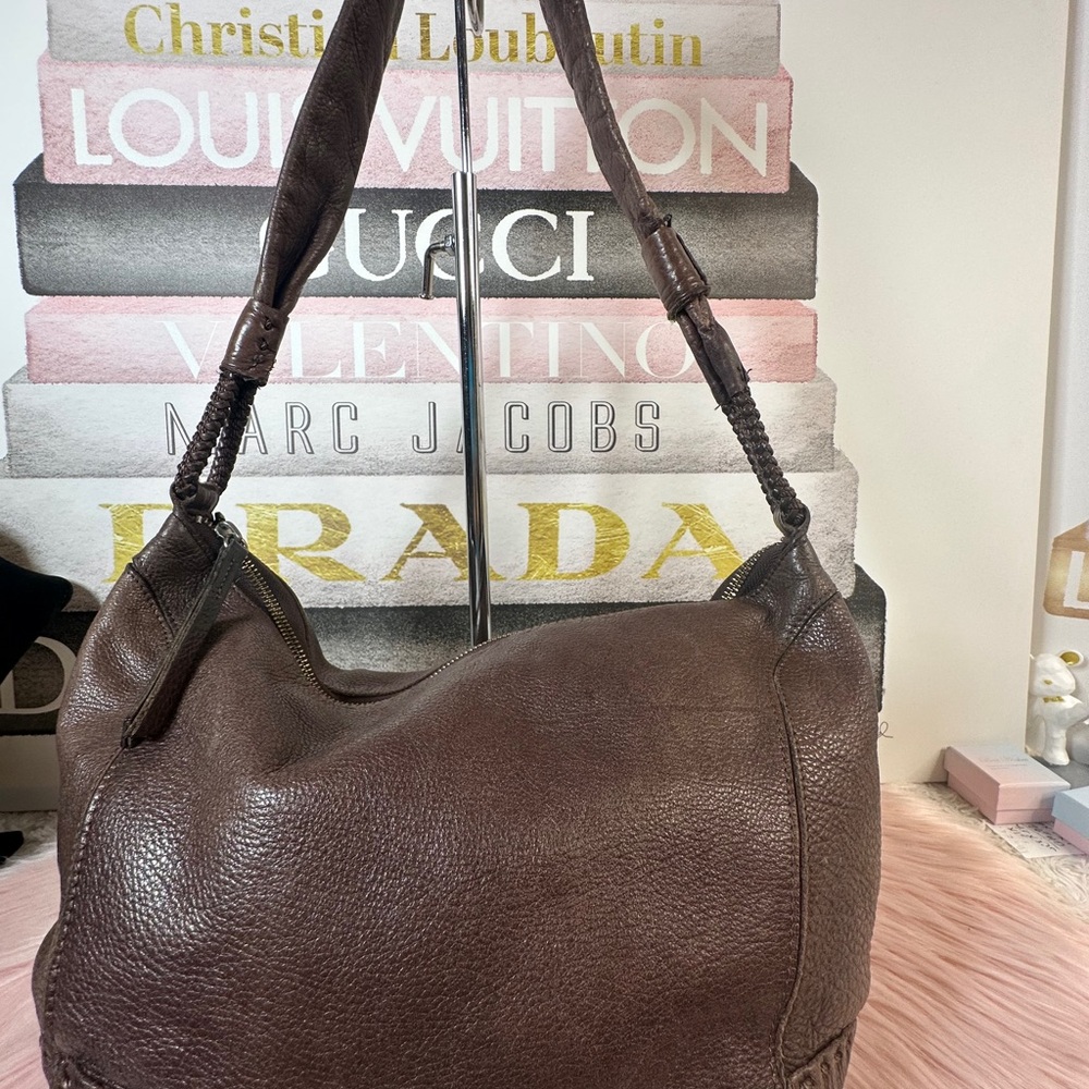 The SAK Hobo Brown Leather Shoulder Bag Zip top Good Condition For All Seasons